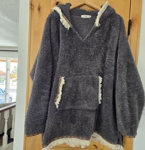 Natural Life Gray Hooded Fleece One Size Kangaroo Pocket Detail Trim